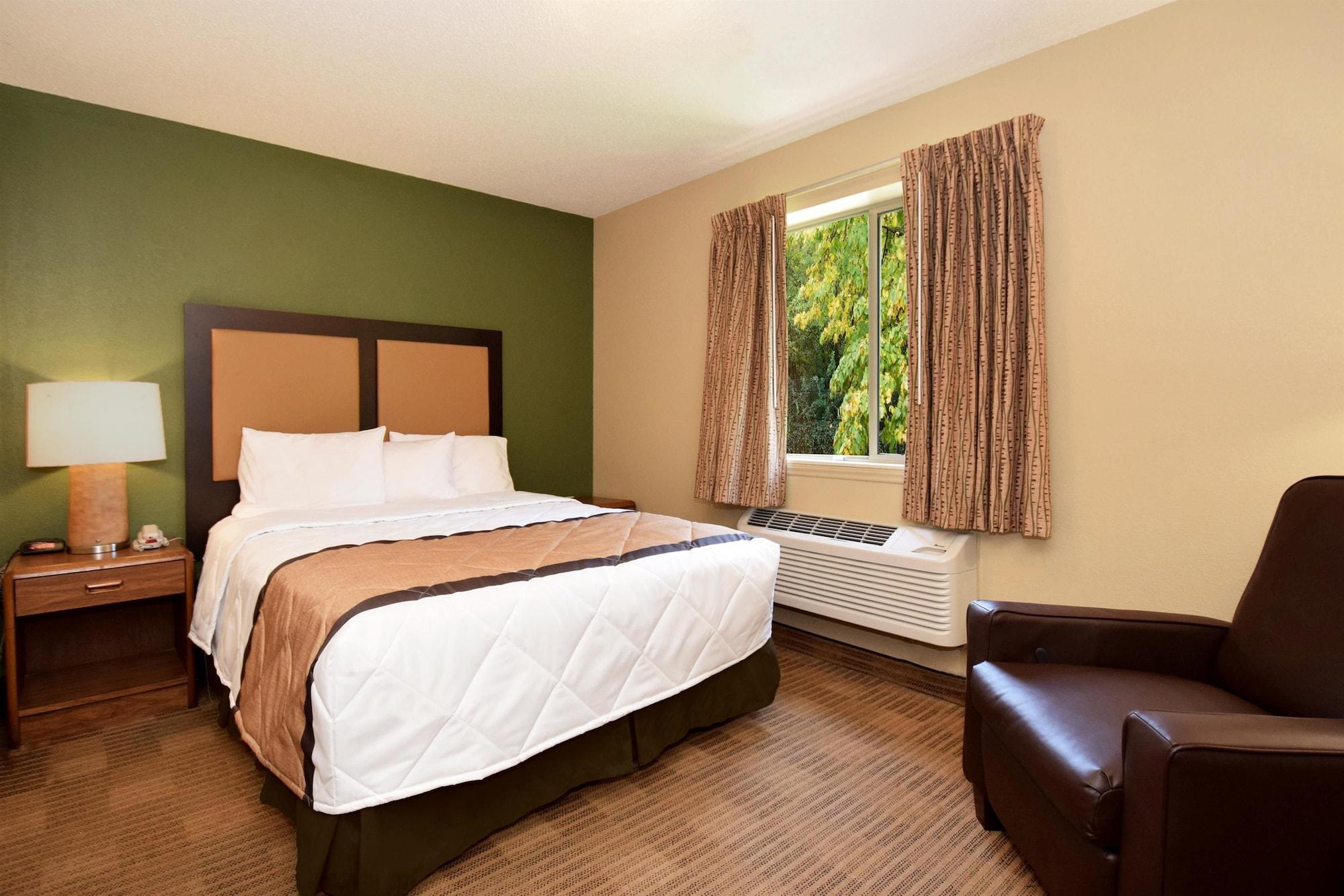 Extended America - Charleston - Northwoods Blvd 2*