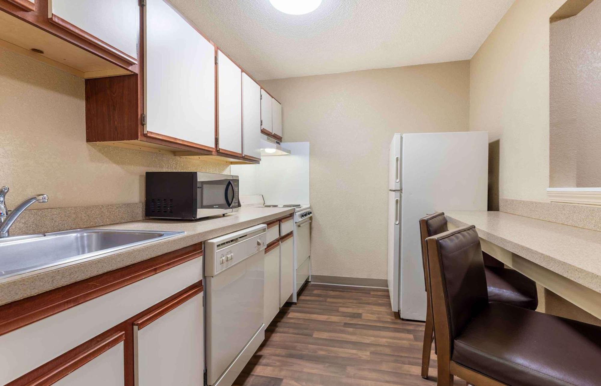 Extended America - Charleston - Northwoods Blvd 2*