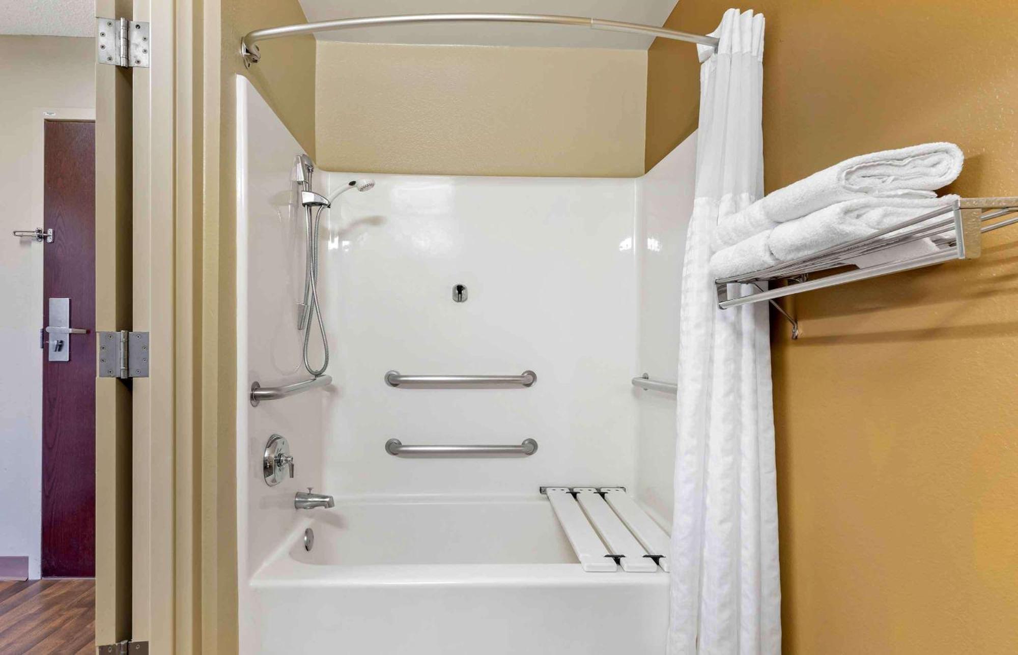 Extended America - Charleston - Northwoods Blvd Hotel