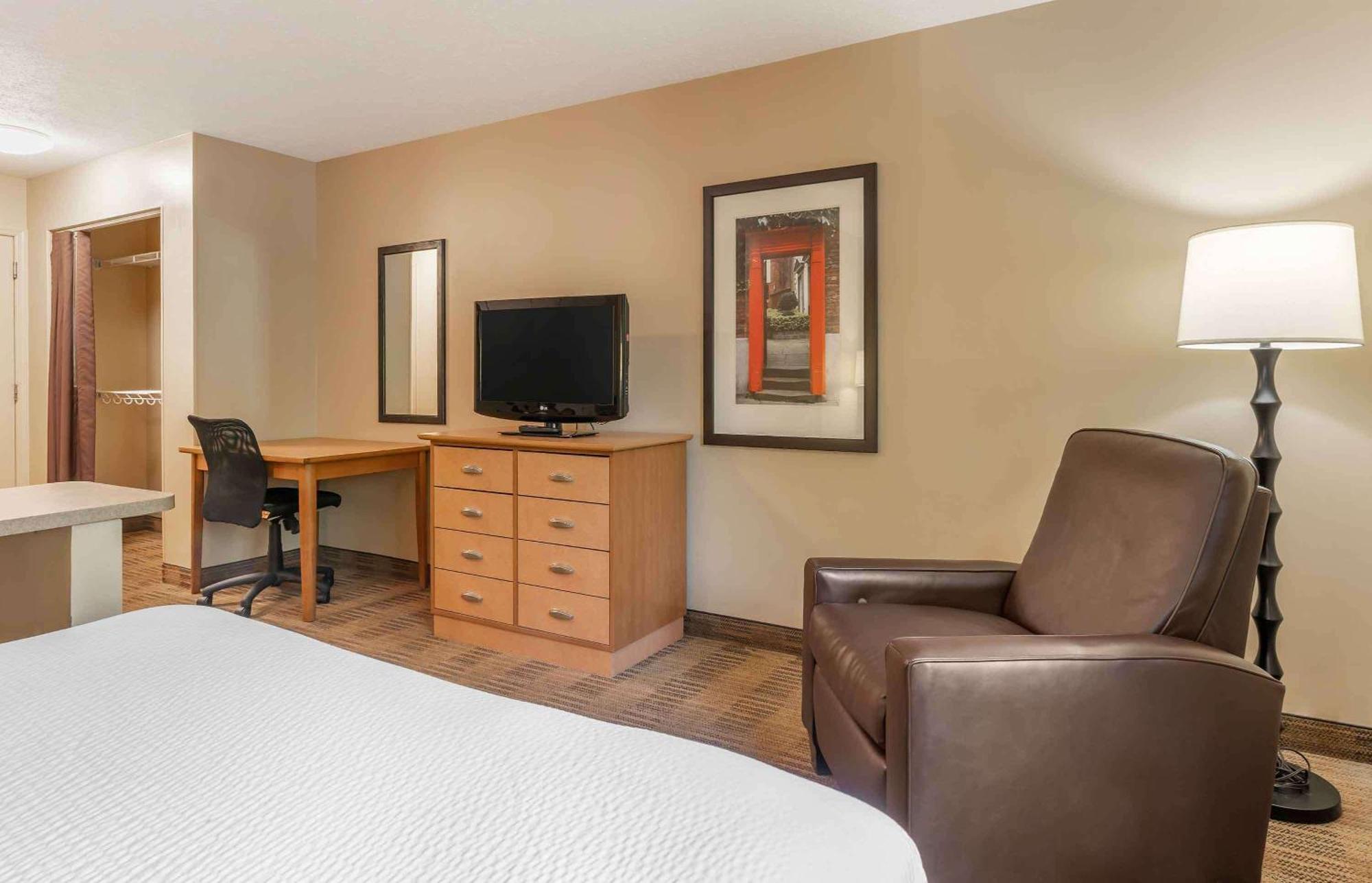 Extended America - Charleston - Northwoods Blvd 2*