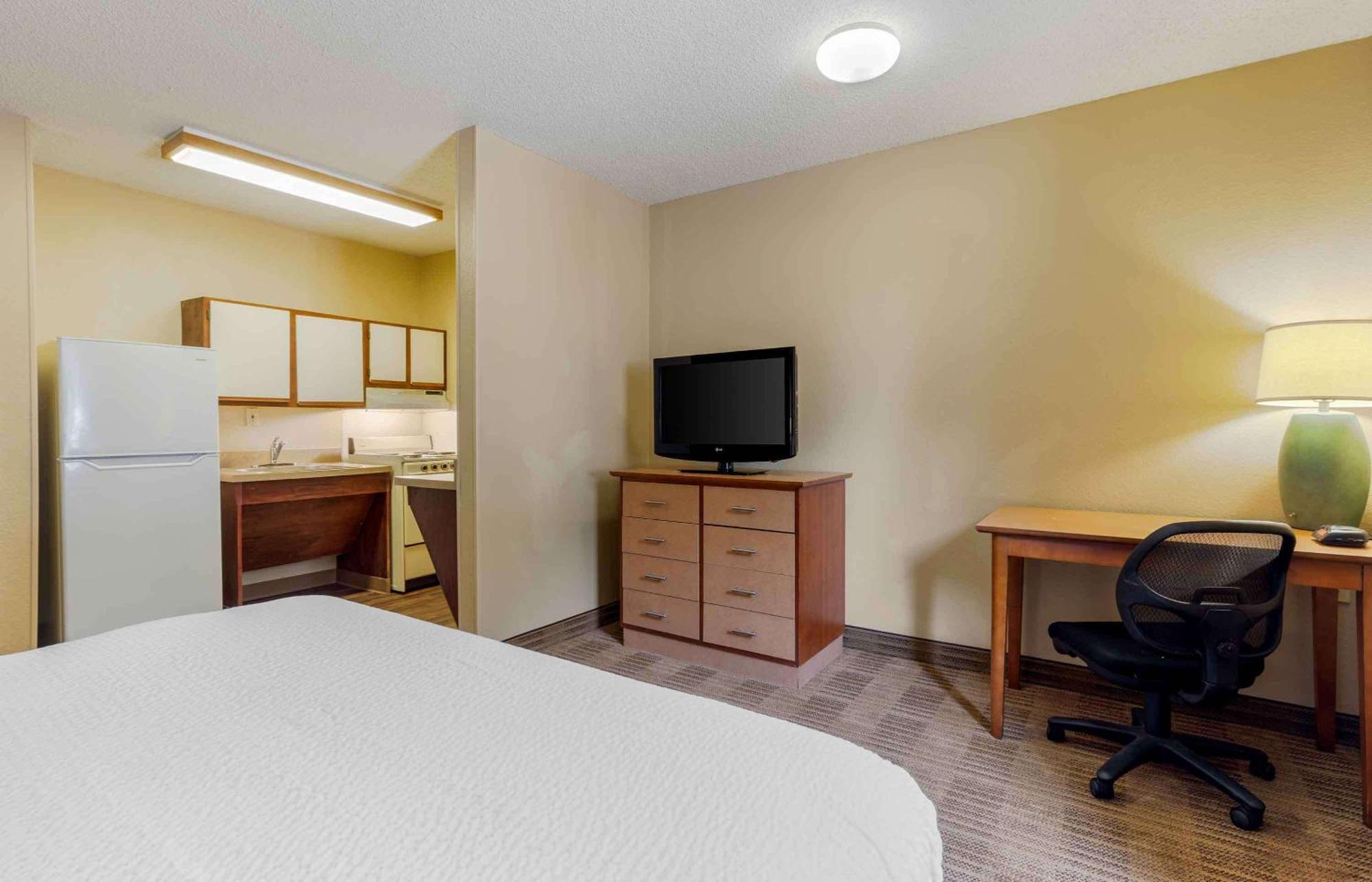 Extended America - Charleston - Northwoods Blvd Hotel 2*