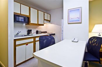 Extended America - Charleston - Northwoods Blvd Hotel 2*