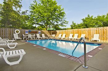 Extended America - Charleston - Northwoods Blvd Hotel