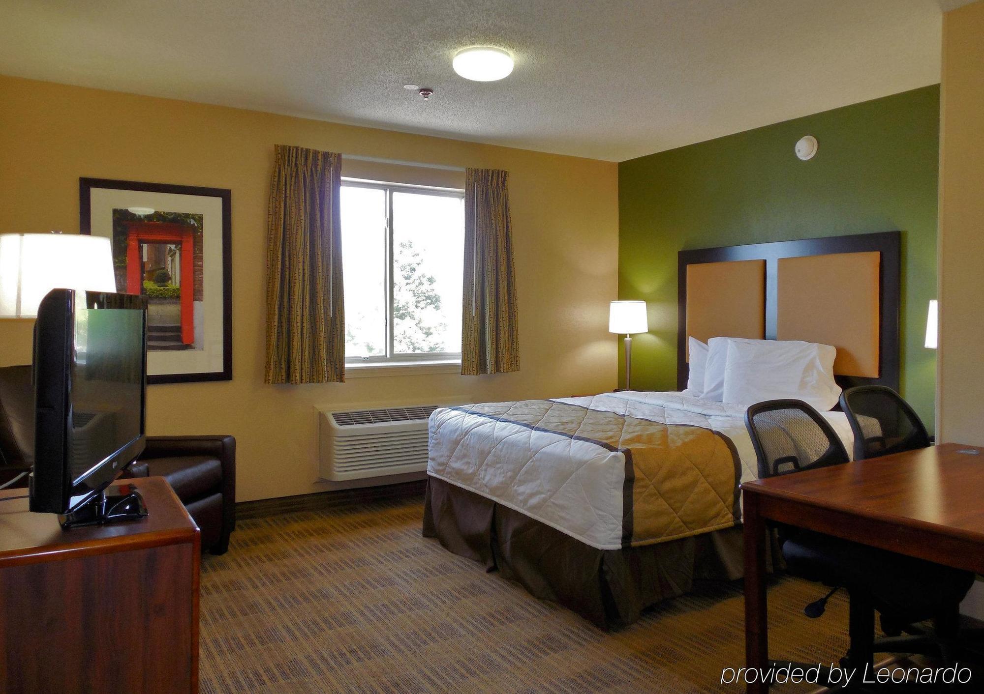Extended America - Charleston - Northwoods Blvd 2*
